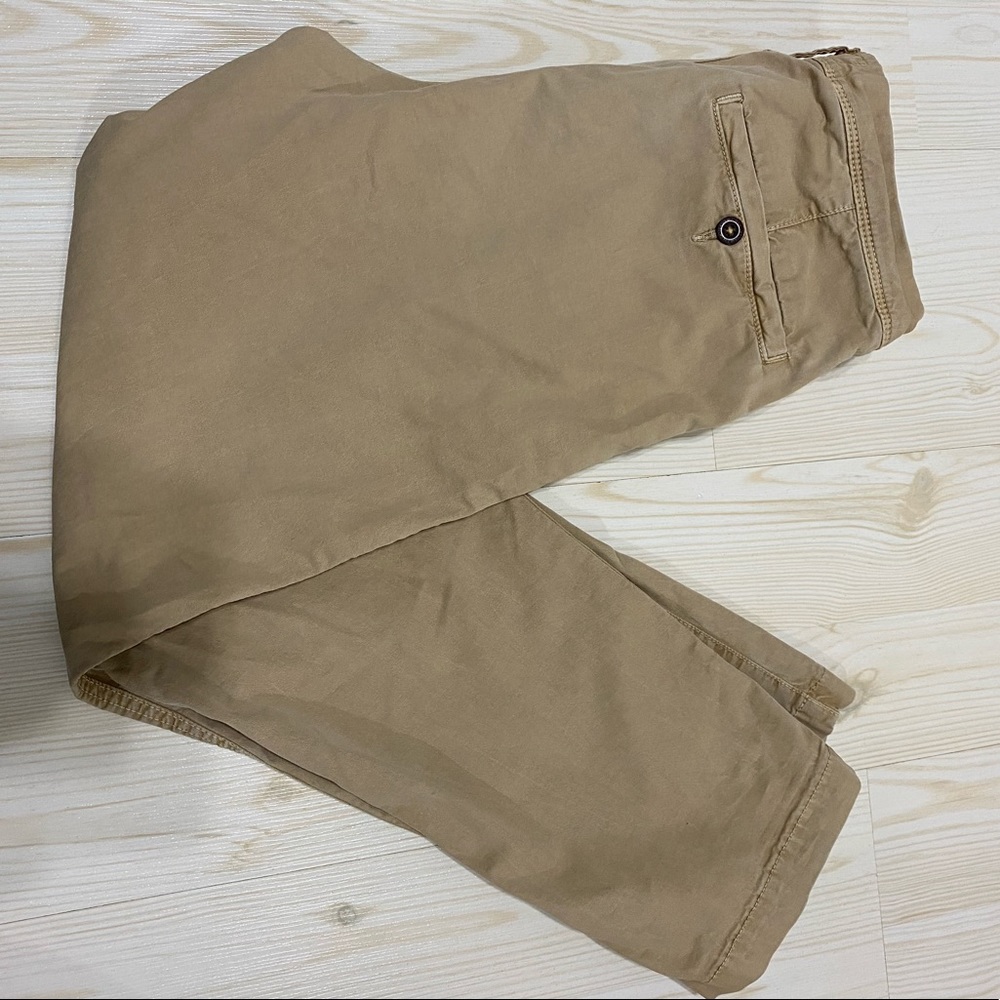 American eagle khaki pants